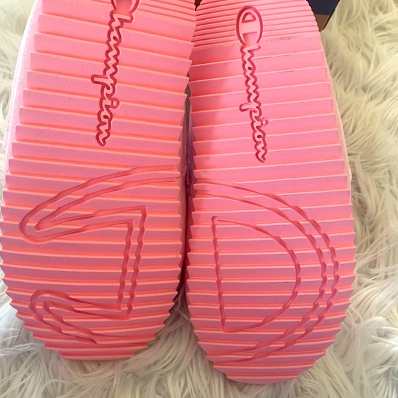 NWT- Light Pink Champion Winter Bootie- 7Y - Picture 4 of 4